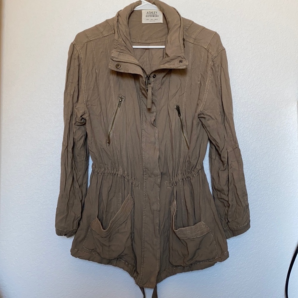 Lightweight layering jacket
